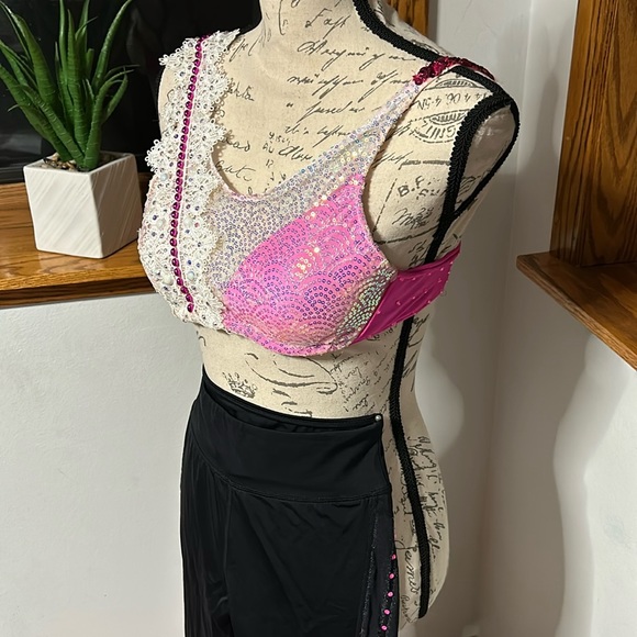 So Pink & White Bra Top with Embellishments & Balera Cropped Leggings Costume - Picture 3 of 17